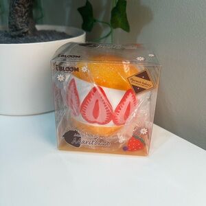 iBloom Maritozzo Squishy Strawberry Cream Dessert Toy